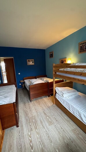 Unclassified image, 4 of 11, button