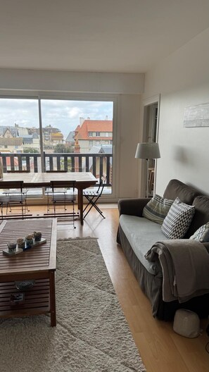 Unclassified image, 3 of 11, button