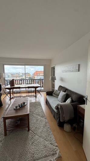Living area - Bright apartment with direct access to the beach and close to the town center (Blonville-sur-Mer)