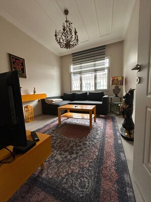 Standard Apartment | Living area - Bohemian Antique House in Colorful Balat (İstanbul)