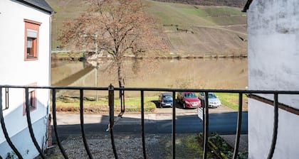 Apartment „Ferienwohnung 2“ mit Bergblick, Gemeinschaftsterrasse und WLAN