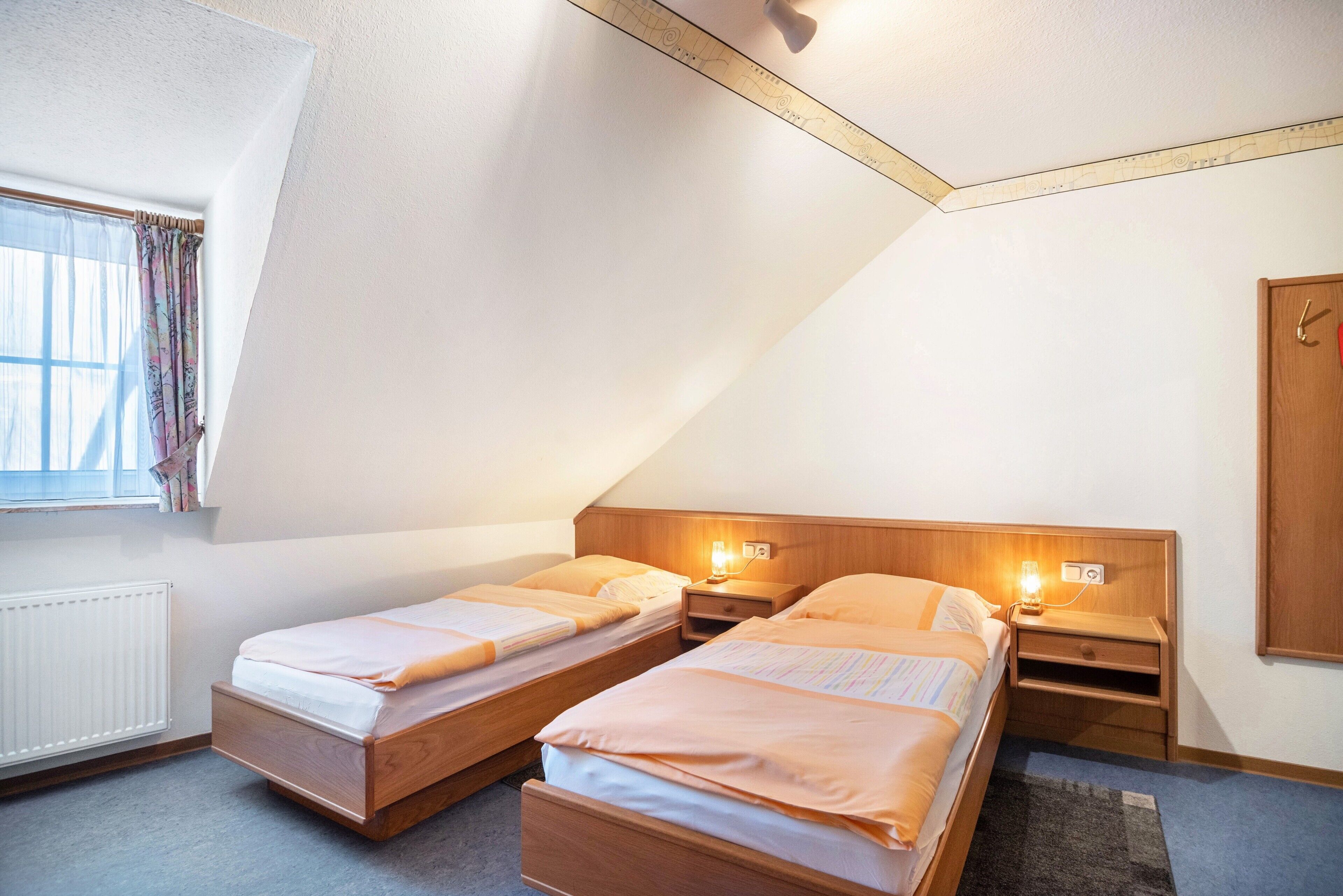 2 室のベッドルーム、WiFi