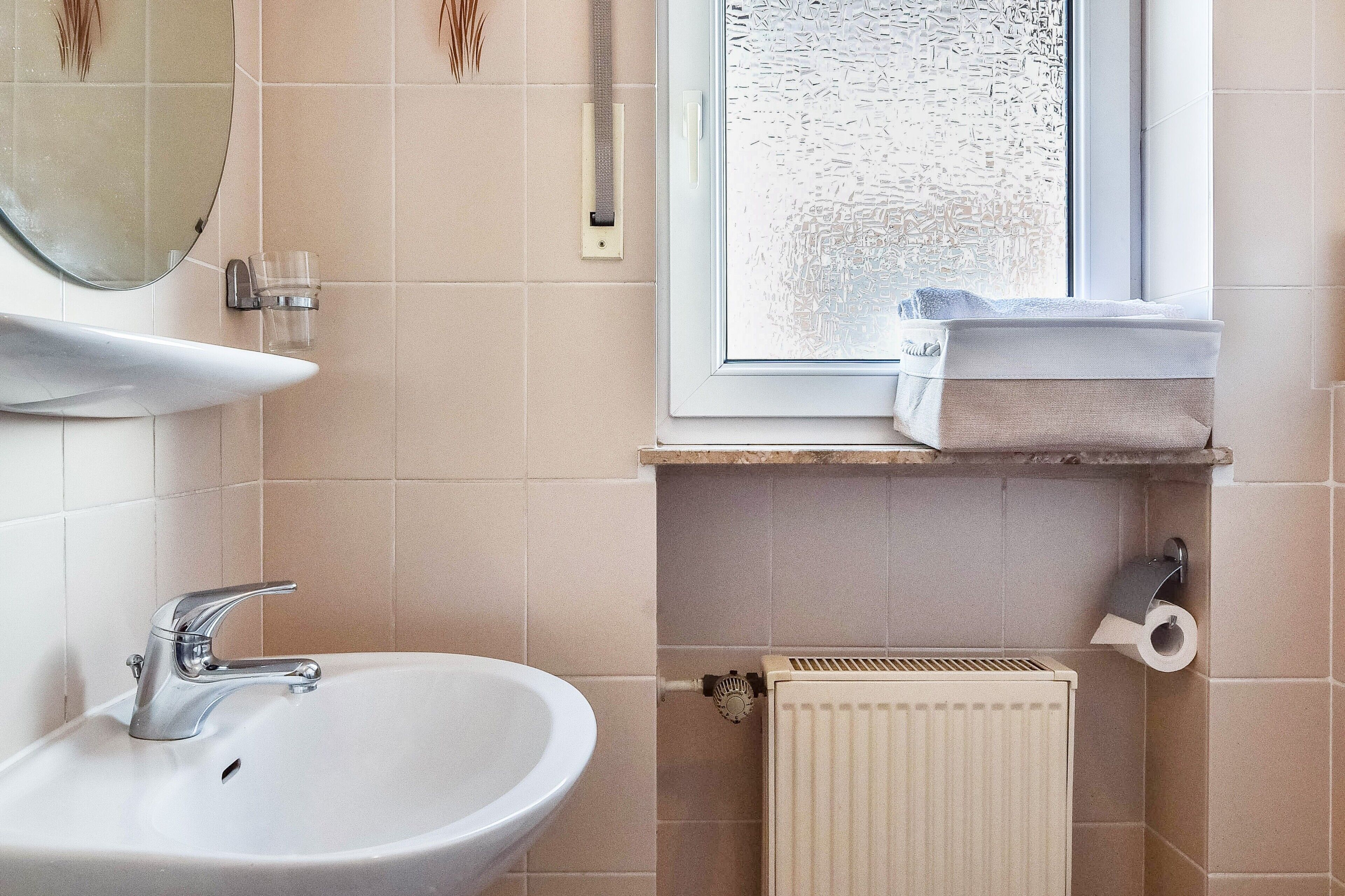 Shower, towels