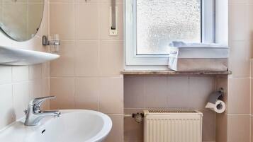 Shower, towels