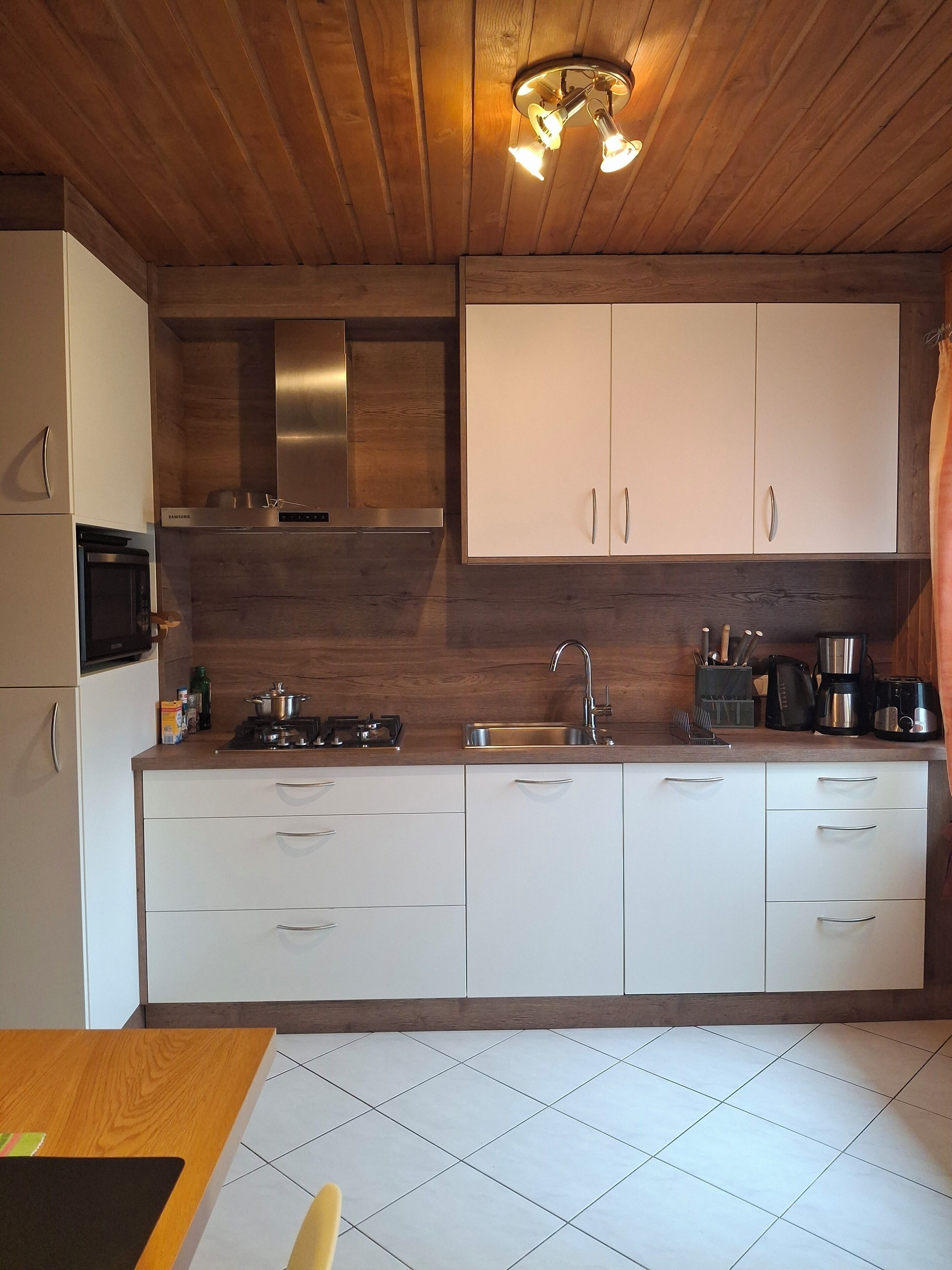 Kühlschrank, Ofen, Herdplatte, Geschirrspüler