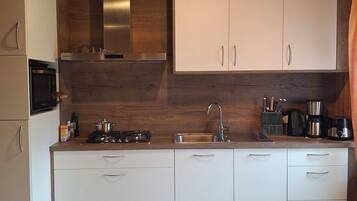 Kühlschrank, Ofen, Herdplatte, Geschirrspüler