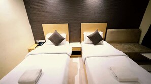 Unclassified image, 5 of 15, button - Hotel Mayur (Paharganj)