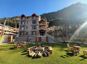 Front of property - The Rohtang Chalet Cottage (Manali)