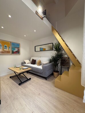 Unclassified image, 4 of 10, button - Studio "Allegro" 🎵 (Nice)