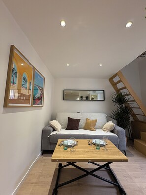 Unclassified image, 2 of 10, button - Studio "Allegro" 🎵 (Nice)