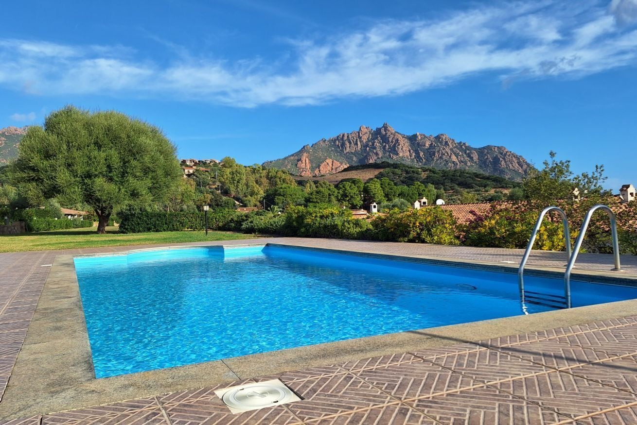 Lämmitetty uima-allas