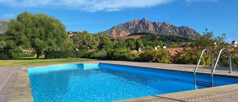 Lämmitetty uima-allas