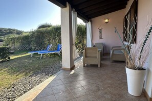 Terrace/patio - Casa Vanessa sea view with shared pool (Tertenia)