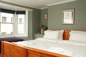 2 bedrooms, WiFi, bed sheets - Central Brighton 2-Bed Flat by Shops, Cafés, Beach (Brighton and Hove)