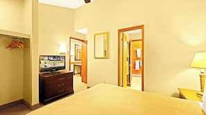 3 bedrooms, iron/ironing board, free WiFi, bed sheets - Mountain Views, Waterfall Wanders & Wallet-Friendly Escapes (Lake Harmony)