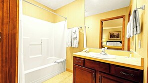 Een douche, handdoeken