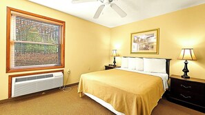 3 bedrooms, desk, iron/ironing board, free WiFi