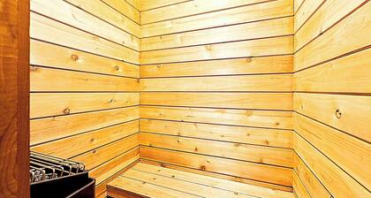 Bi‑Level Retreat w/ Private Sauna Near Top Poconos Attractions