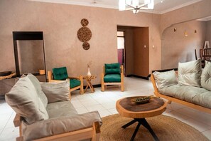 Comfort House | Living area - Ocho Rios (Arusha)