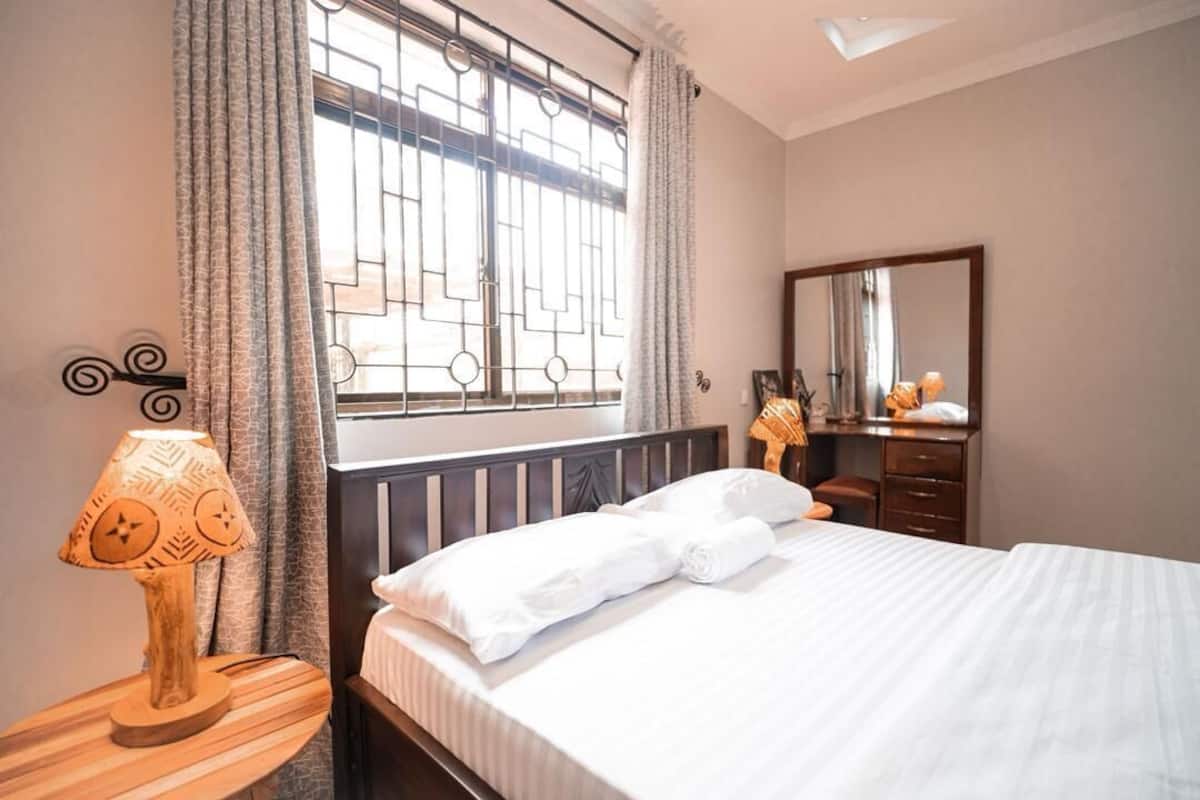 Comfort House | Desk, laptop workspace, iron/ironing board, free WiFi