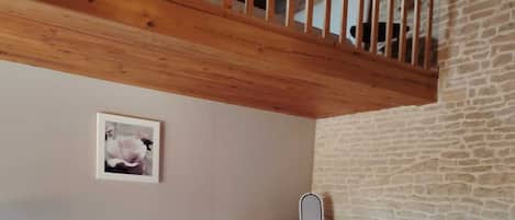 2 عدّة غرف نوم ومكواة/لوح كي وسرير سفر وواي فاي