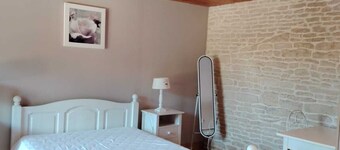 Longère in the heart of the marsh with private port