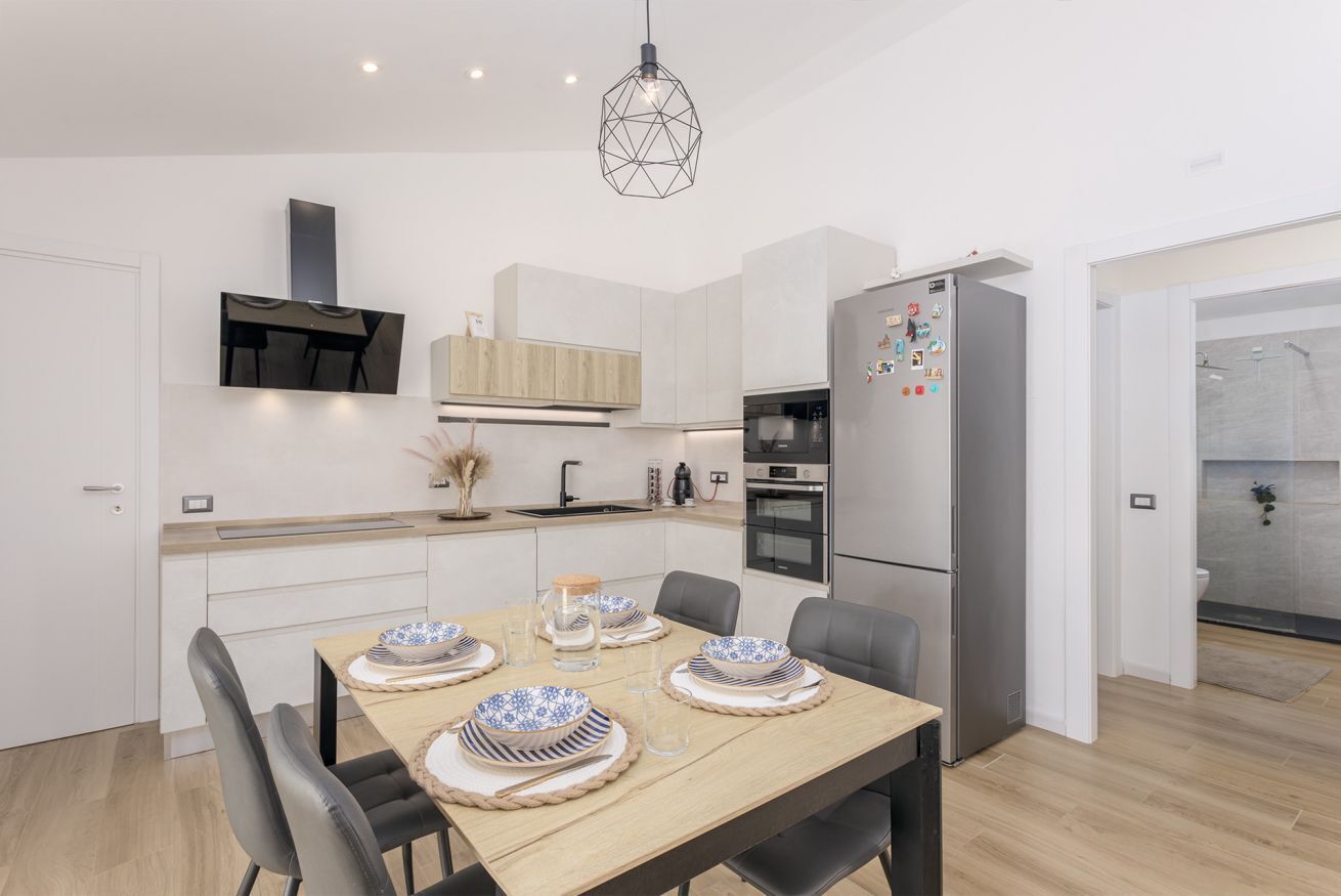 Frigorífico, microondas, lavavajillas y tostadora