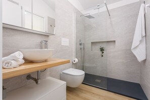 Shower, towels - Villa Aurora with private pool (Tertenia)