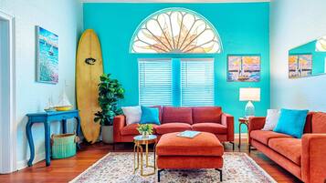 House, Multiple Beds, Patio, Garden View (Surf + Strand) | Living area