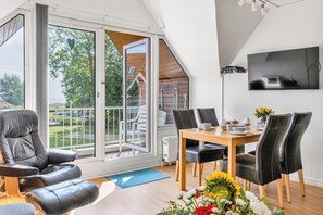 TV, table football, ping pong, books - Linda - Balcony with sea view, private beach chair on the beach, swimming pool (Kronsgaard)