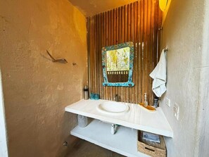 Artículos de higiene personal gratuitos, jabón, champú y papel higiénico