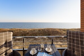 Outdoor dining - Welcome to the Best View apartment (List auf Sylt)
