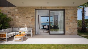 Unclassified image, 4 of 15, button