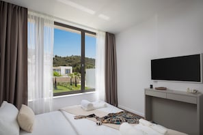 Unclassified image, 3 of 15, button