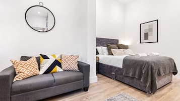 Desk, iron/ironing board, WiFi, bed sheets