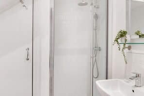 Hair dryer - 1 Bed Studio in Prime Location (Nottingham)