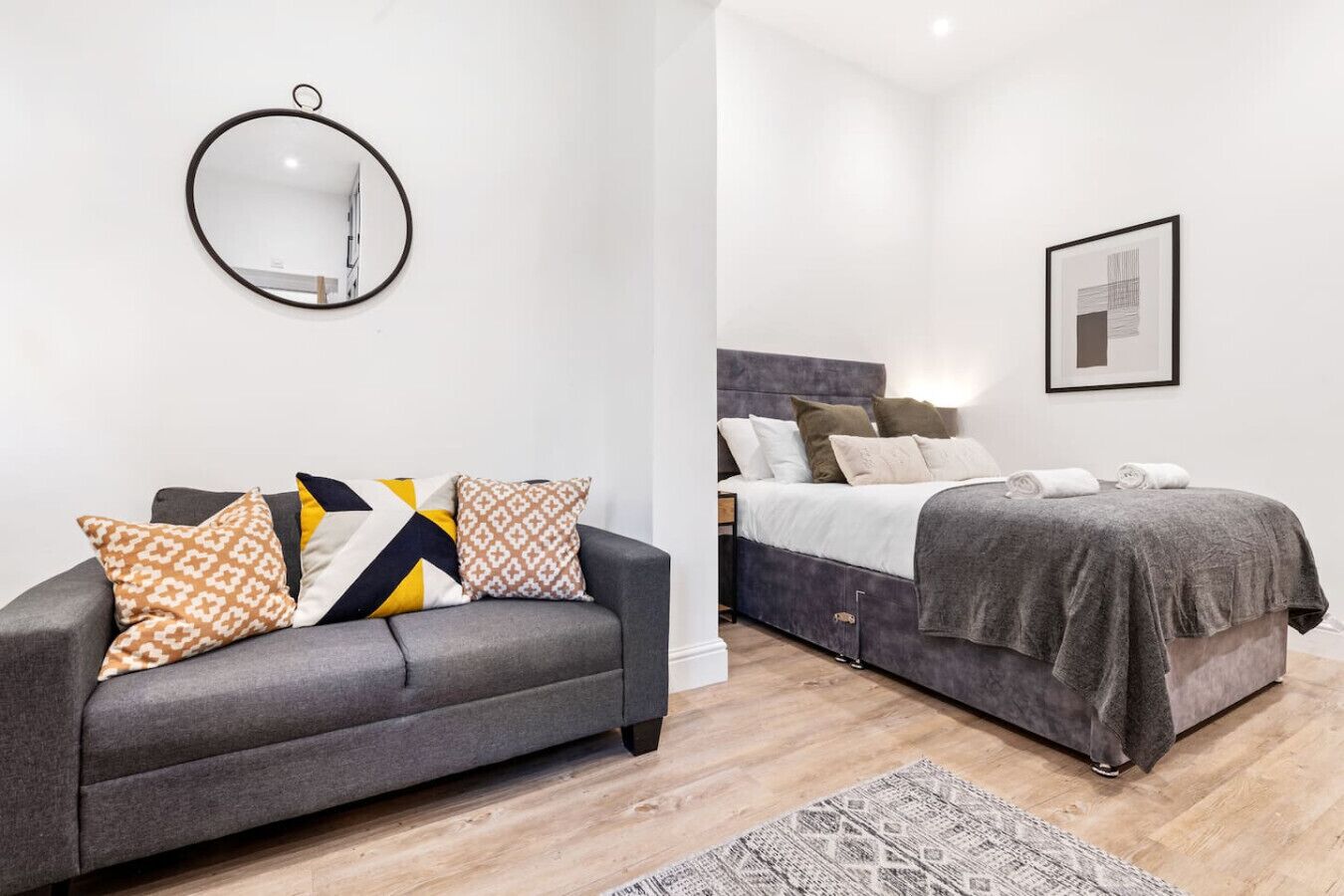 Bureau, fer et planche à repasser, Wi-Fi, draps fournis