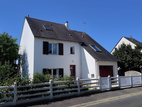 “Lesseps” Guest Room with Wi-Fi in Vendôme