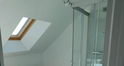 “Lesseps” Guest Room with Wi-Fi in Vendôme