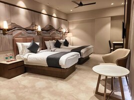 Family Room | Hypo-allergenic bedding, desk, laptop workspace, rollaway beds
