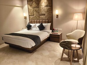 Hypo-allergenic bedding, desk, laptop workspace, rollaway beds - SkkyLight Lords Inn (Nanded)