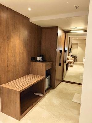 Hypo-allergenic bedding, desk, laptop workspace, rollaway beds - SkkyLight Lords Inn (Nanded)