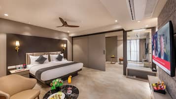 Premium Room | Hypo-allergenic bedding, desk, laptop workspace, rollaway beds