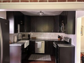 Íbúð - mörg rúm - verönd - útsýni yfir garð (Charming Craftsman) | Einkaeldhús