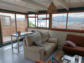 Living area - Apartment with terrace in Rías Altas (Ortigueira)