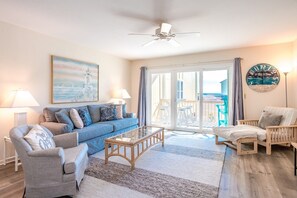 TV - Joanie's Gem - 1st Floor Surf Condo - Sleeps 6! (Surf City)