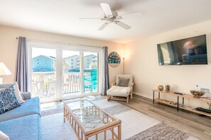 TV - Joanie's Gem - 1st Floor Surf Condo - Sleeps 6! (Surf City)