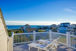 Property grounds - 613A Follow the Sun - Upscale 4 BR Home Surf City; Dogs welcome! (Surf City)