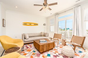 Smart TV, fireplace, DVD player - 613A Follow the Sun - Upscale 4 BR Home Surf City; Dogs welcome! (Surf City)