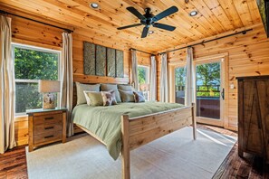 4 habitaciones, escritorio y tabla de planchar con plancha 